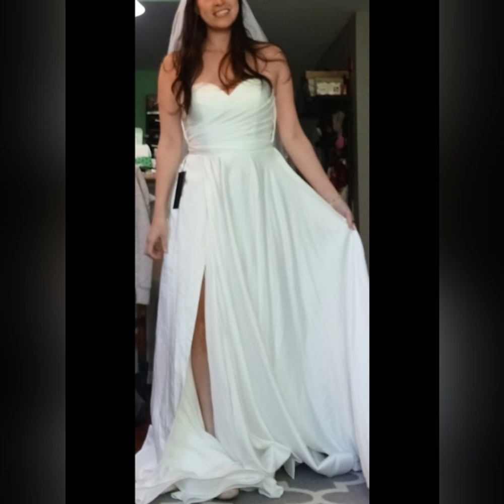 Minimalist wedding dress Cinderella Divine brand